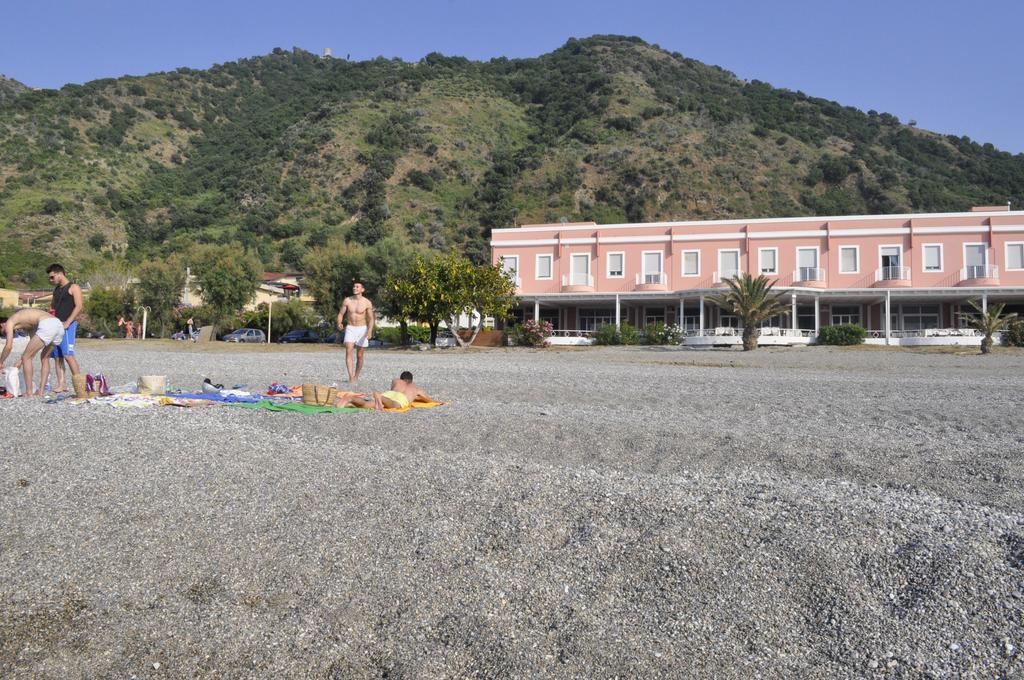 Hotel Ristorante La Scogliera - Nuova Gestione Piraino Exterior photo